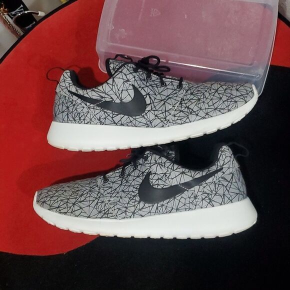 Nike Roshe Run GPX Geometric in Black & Silver Size 11 - Picture 5 of 11